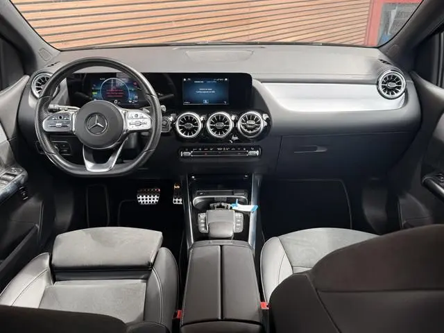 Mercedes-Benz B-klasse 250 e Business Solution AMG Limited Carplay / PDC / Half Leer / Cruise / LED