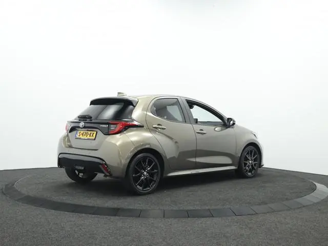 Toyota Yaris 1.5 Hybrid Executive | All season | Navigatie | Camera | Adaptive cruise