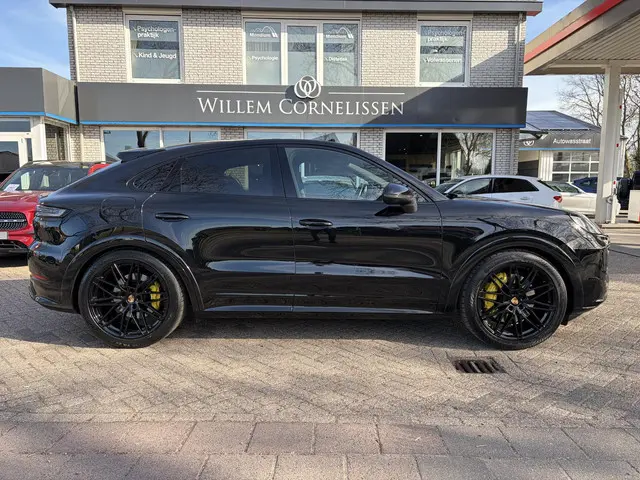 Porsche Cayenne Coupé 3.0 E-Hybrid Pano Trekhaak NL Auto Sport Chrono