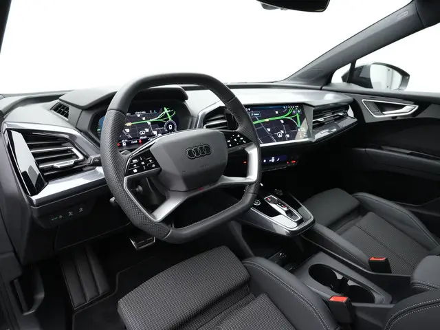 Audi Q4 e-tron 45 Quattro S Edition 82 kWh 286 pk / S-Line | Panoramadak | Matrix LED | Stoelverwarm...