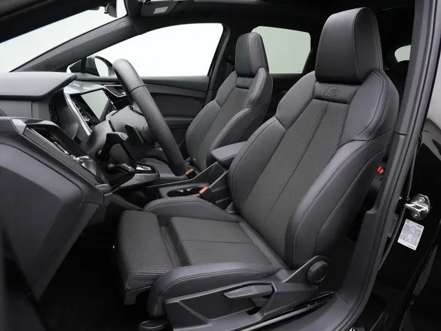 Audi Q4 e-tron 45 Quattro S Edition 82 kWh 286 pk / S-Line | Panoramadak | Matrix LED | Stoelverwarm...
