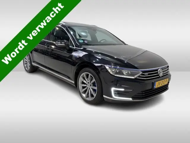 Volkswagen Passat Variant 1.4 TSI GTE 218pk Highline | Pano dak | Trekhaak | SOH 84,5%