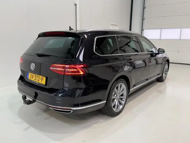 Volkswagen Passat Variant 1.4 TSI GTE 218pk Highline | Pano dak | Trekhaak | SOH 84,5%