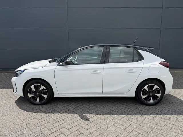 Opel Corsa Electric Ultimate 50 kWh (Camera - LED - Automatische Airco - Alcantara - Stoel-/- Stuurv...