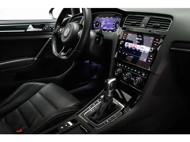 Volkswagen Golf 2.0 TSI 4Motion R | PANORAMADAK | VW DEALER ONDERHOUDEN | 19"