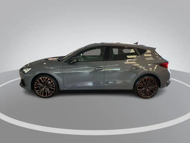 CUPRA Leon 1.4e-Hybrid 180kW/245PK VZ · Navigatie · Leder/Stof · Stoel- & stuurverwarming