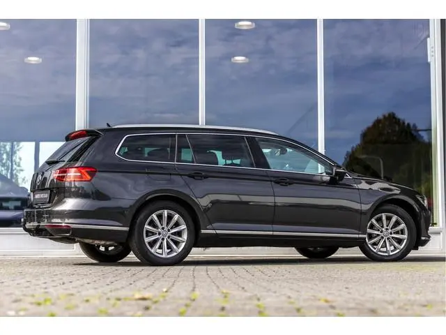 Volkswagen Passat Variant 1.5 TSI Highline | Pano | Trekhaak | Carplay