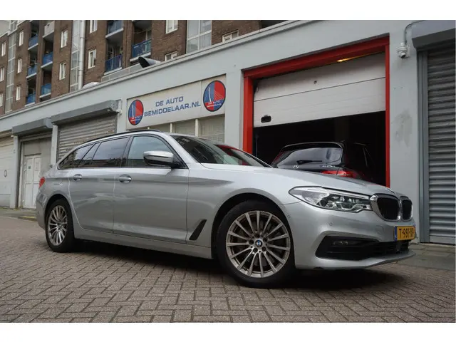BMW 5-serie Touring 530i High Executive Sport Line | PANO * HUD * Sfeerverlichting * Adaptive + Lane...