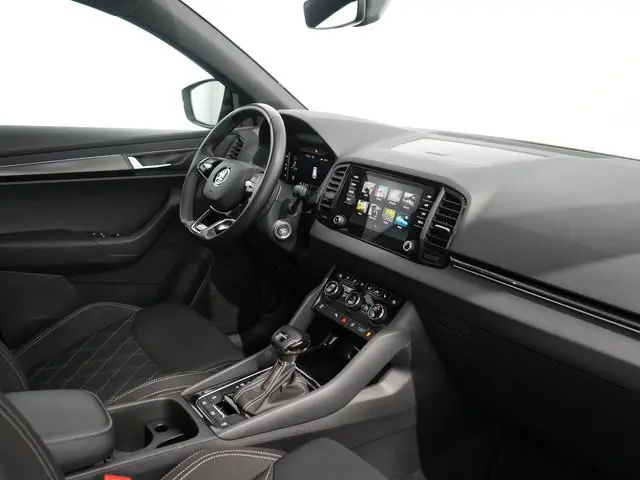 Skoda Karoq 1.5 TSI ACT Sportline Business | Pano | Camera | Carplay | Cruise |