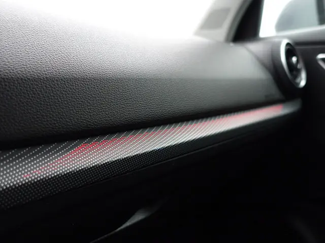 Audi Q2 35 TFSI S-line Aut- Sfeerverlichting, Dynamic Select, Park Assist, Cruise, Clima