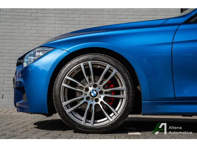 BMW 3-serie Touring 320i Centennial High Executive M-sport, hifi, 19 inch, comfortacces