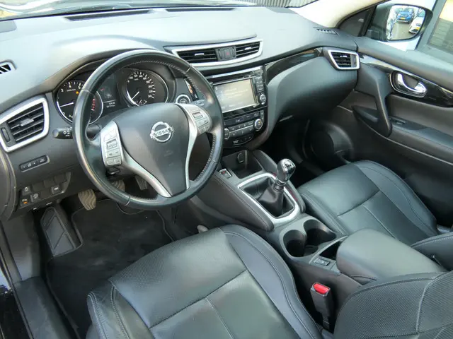 Nissan Qashqai 1.2 Tekna | Panoramadak | Leder | Camera | 19'' LMV