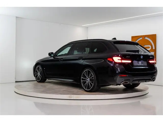 BMW 5-serie Touring 540i xDrive High Executive M Sport | 334PK | Laserlicht | Pano | HUD | Sfeer