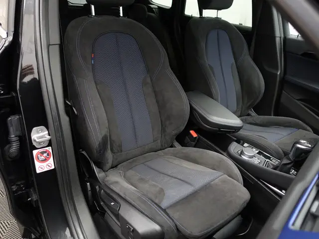 BMW X1 sDrive18i M Sport Aut- Head Up, Xenon Led, M Performance Interieur, Sfeerverlichting, Privacy...