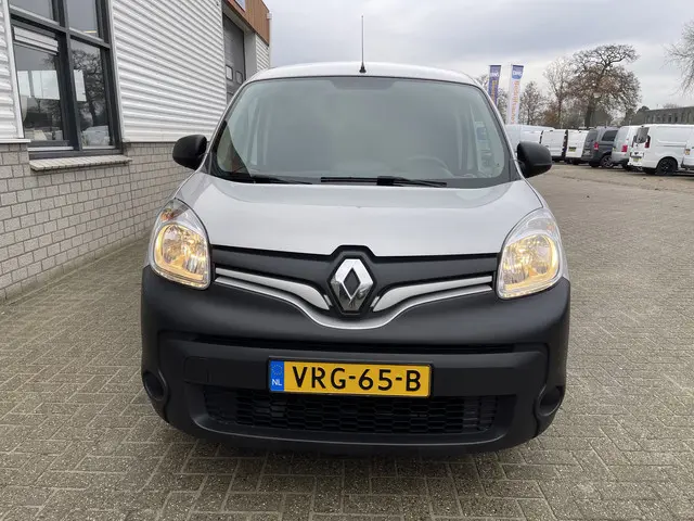 Renault Kangoo 1.5 dCi 90pk automaat  Energy Comfort Maxi L2H1 / vaste prijs rijklaar € 11.950 ex btw / lease vanaf € 256 / airco / zilver metallic / pdc achter !