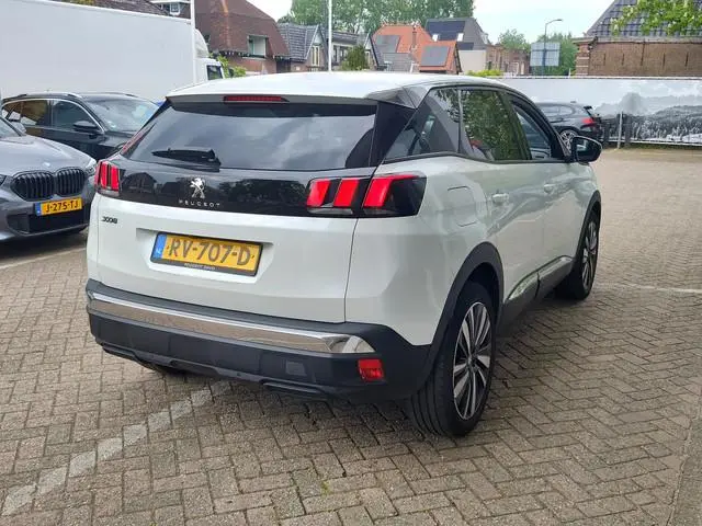 Peugeot 3008 1.2 PURETECH ALLURE met NW. DISTRIBUTIE | Elek. klep | Keyless