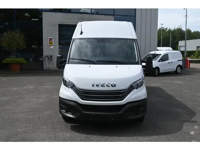 Iveco Daily 35S18 L4H2 3.0 180 pk Hi-Matic LED, ACC, Geveerde stoel, Camera, Navigatie