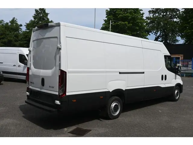Iveco Daily 35S18 L4H2 3.0 180 pk Hi-Matic LED, ACC, Geveerde stoel, Camera, Navigatie