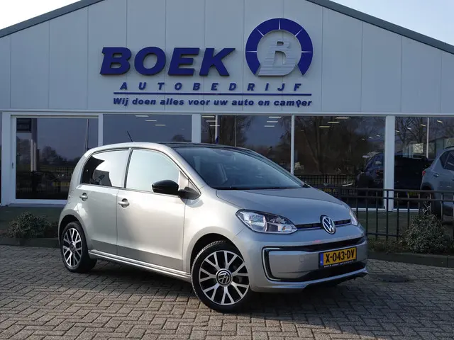 Volkswagen e-Up! e-up! Style LMV | CRUISE | ECC | CAMERA + PDC | VERW. STOELEN