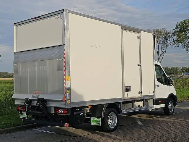 FORD TRANSIT 2.0 Bakwagen Laadklep Spoiler Dubbellucht 170PK Euro6 Airco!
