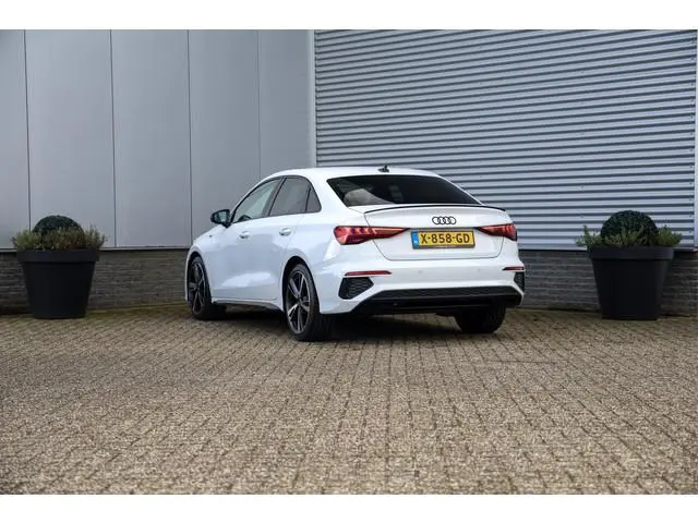 Audi A3 Limousine 35 TFSI 3x S-Line 150PK Trekhaak|ACC|Matrix|Dynamisch
