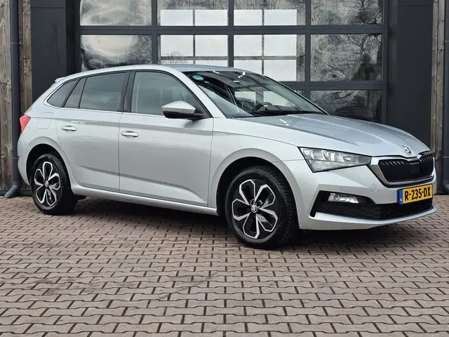 ŠKODA Scala 1.5 TSI Ambition Business | Automaat | Climatronic | App-connect | Stoelverwarming | Cam...