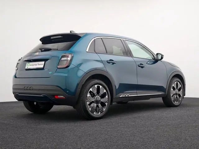 Fiat 600e La Prima 54 kWh | Navigatie | Stoelverwarming | Creme leder