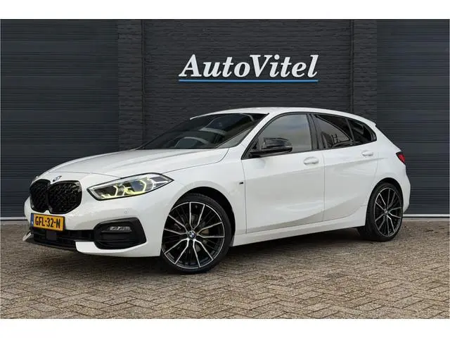 BMW 1-serie 118i | Sportleder | Stoel + Stuurverwarming | Comfort Access | Live Cockpit Pro | Carpla...