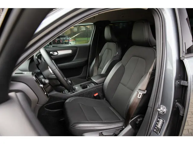 Volvo XC40 1.5 T3 Momentum , Achteruitrijcamera, Cruise control, Navigatie,