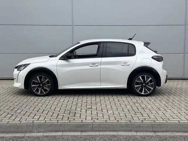 Peugeot 208 1.2 PureTech GT | Camera | Cruise Control | Trekhaak | Apple Carplay/Android Auto