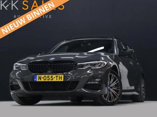 BMW 3-serie Touring 330e xDrive M Sport [SCHUIFKANTELDAK, CAMERA, APPLE CARPLAY, TREKHAAK, ANDROID,...