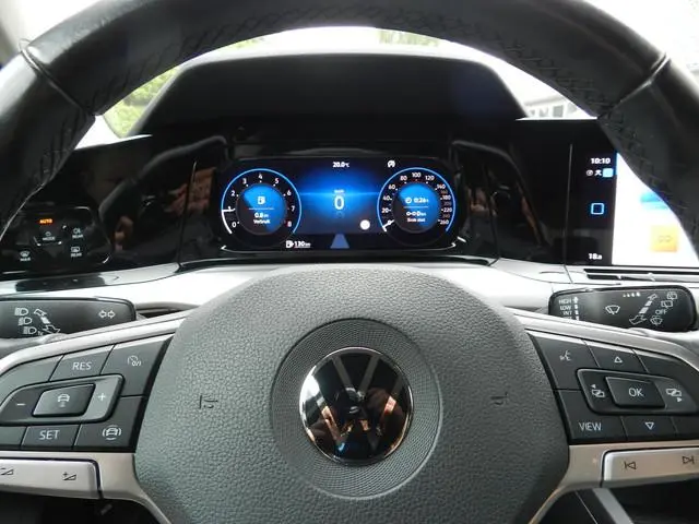Volkswagen Golf 1.5 TSI Life Digital Cockpit - Sfeerverlichting - DAB - Apple Carplay - ACC - Park A...