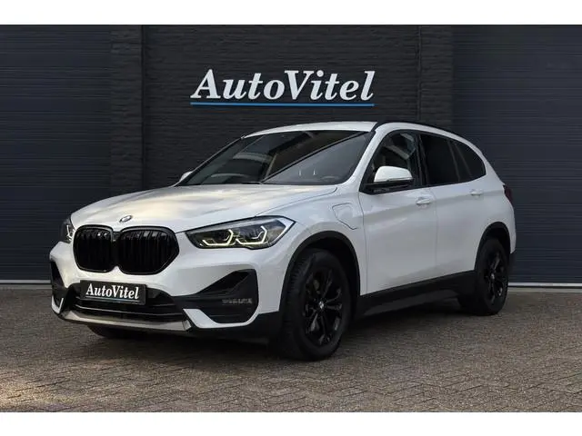 BMW X1 xDrive25e | Elektrische Klep | PDC V + A | LED | Apple Carplay | 20x op voorraad!