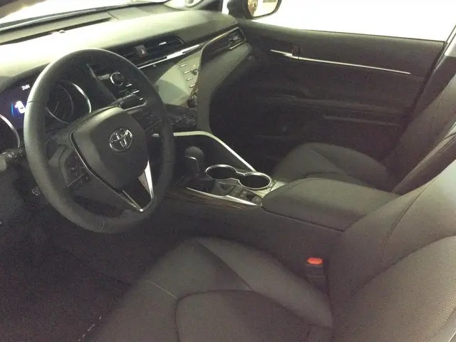 TOYOTA Camry 2.5 Hybrid 218pk Aut Premium * Direct Leverbaar!