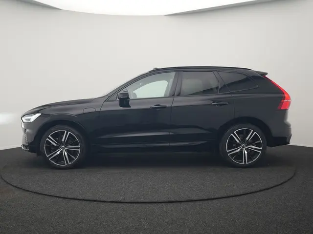 Volvo XC60 T6 AWD R-Design Plug In Hybrid 350pk Dealer O.H. PHEV | Trekhaak Af Fabriek | Panodak | A...