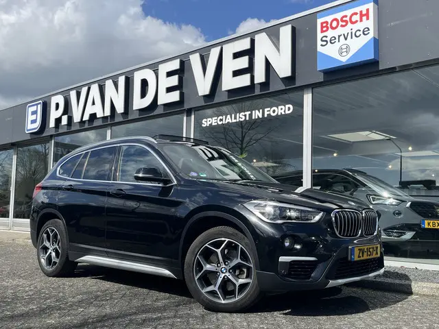 BMW X1 sDrive20i High Executive 192pk/141kW Automaat | Panodak | Afneembare trekhaak | Vol leder | C...