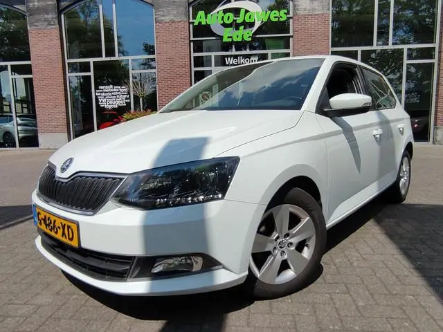 ŠKODA Fabia 1.0 Ambition Parkeersensoren - LMV - Apple Carplay/Android Auto - Airco - Cruise control