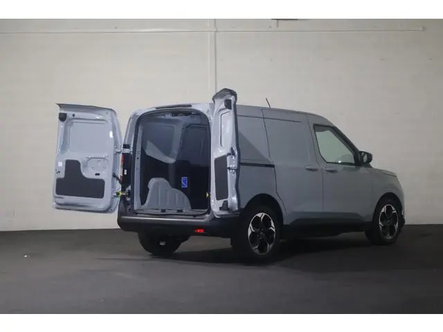 Ford E-Transit Courier