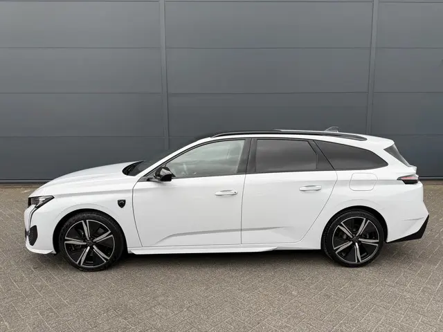 Peugeot 308 SW 180pk Plug-in Hybrid GT (Elektrisch Schuifdak - Elektrische Klep - Leder/Alcantara in...
