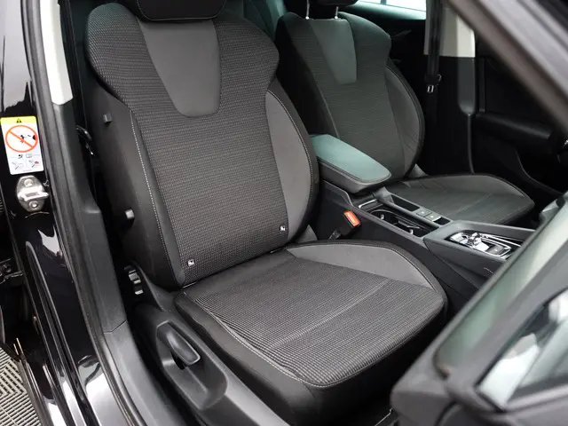 ŠKODA Octavia Combi 1.0 e-TSI Business Edition Aut- Stuur/Stoelverwarming, Carplay, Android Auto, Sf...