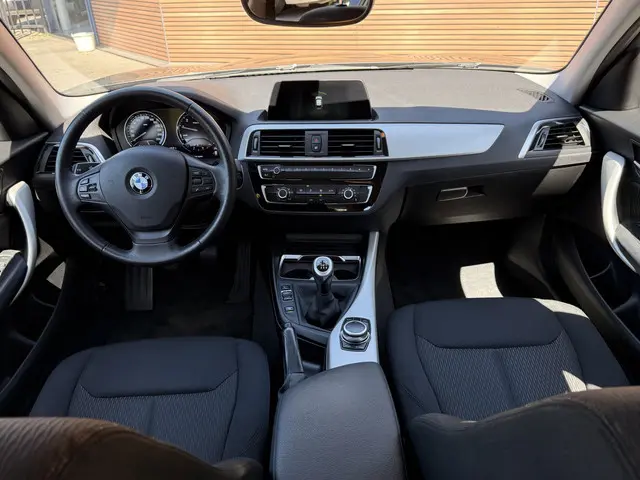 BMW 1-serie 116i Corporate Lease Executive Navi / Telefoon / PDC Voor en Achter / Cruise