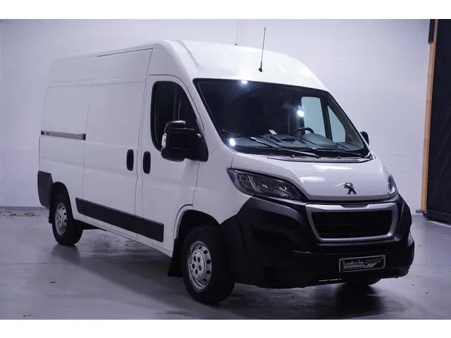 Peugeot Boxer 2.2 BlueHDi 140 pk L2H2 Premium Navi, Camera Laadruimte Pakket, Trekhaak 2.500 kg, 3-Z...