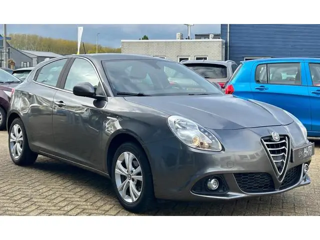 Alfa Romeo Giulietta 1.4 T Distinctive 105PK | 2e Eigenaar | NL AUTO | Nette Staat | Parkeersensoren...