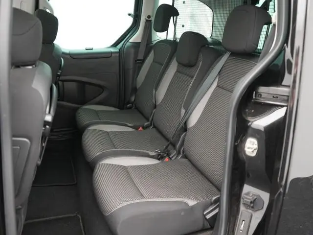 Peugeot Partner Tepee 1.2 PureTech Active 6-2018 • 81 kW / 110 PK • Benzine • Handgeschakeld • Trekh...