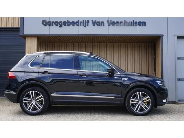 Volkswagen Tiguan 2.0 TSI 180pk DSG 4Motion Highline Executive Pano.Dak HUD Virtual 19inch LM Stoel/...