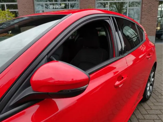 Ford Focus 1.0 EcoBoost ST Line Business Parkeersensoren V+A - Climatronic - Led verlichting - NL au...