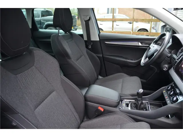 ŠKODA Karoq 1.0 TSI Style Business Panoramadak, Stuur en alle Zetels verwarmbaar