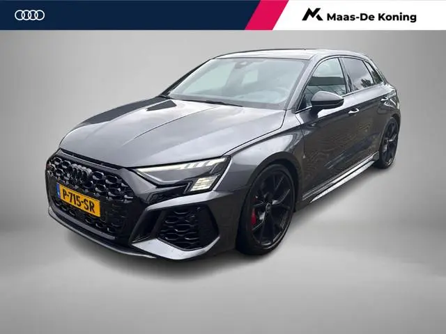Audi RS3 2.5 TFSI 400pk RS 3 quattro · Panoramadak · Bang & Olufsen · Nappa Leder · Camera · Elektri...