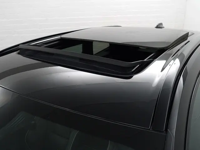 Volvo XC60 2.0 392pk Recharge T8 AWD R-Design- Black Design, Harman Kardon, Luchtvering, Elek Trekha...