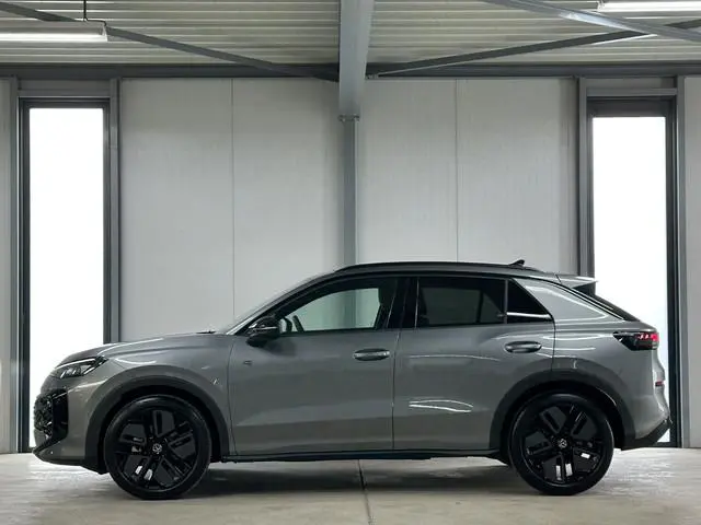 Volkswagen T-Roc 1.5 eTsi R-Line First Edition | IQ light | Pano | Trekhaak |